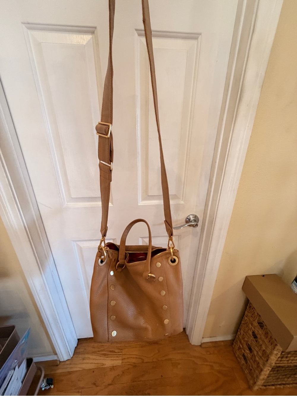HAMMIT Tan Women's Leather Shoulder Bag with Gold Hardware